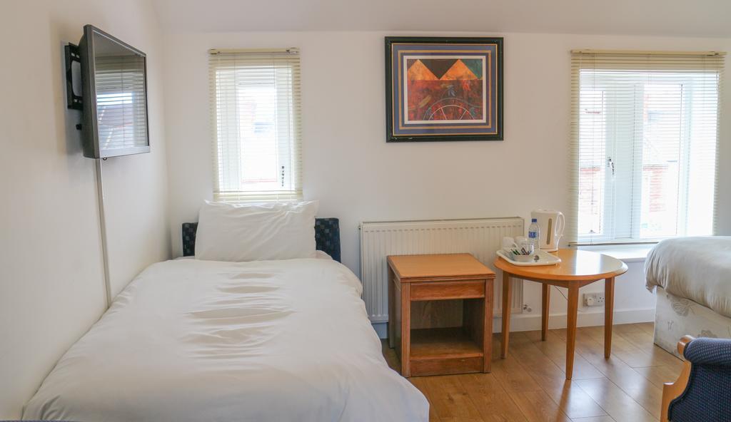 Oscar Lodge Northampton Room photo