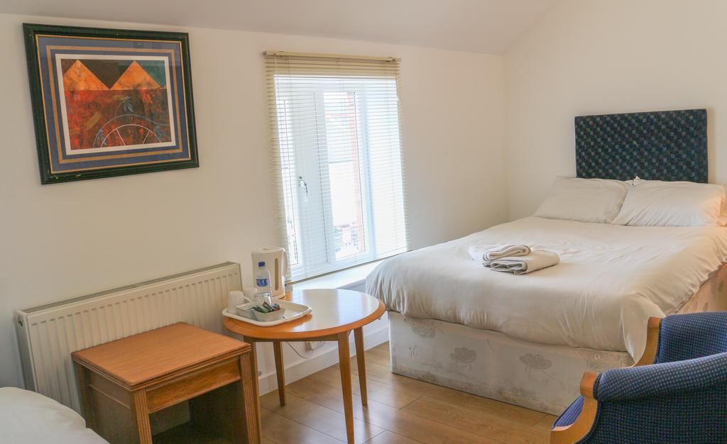 Oscar Lodge Northampton Room photo
