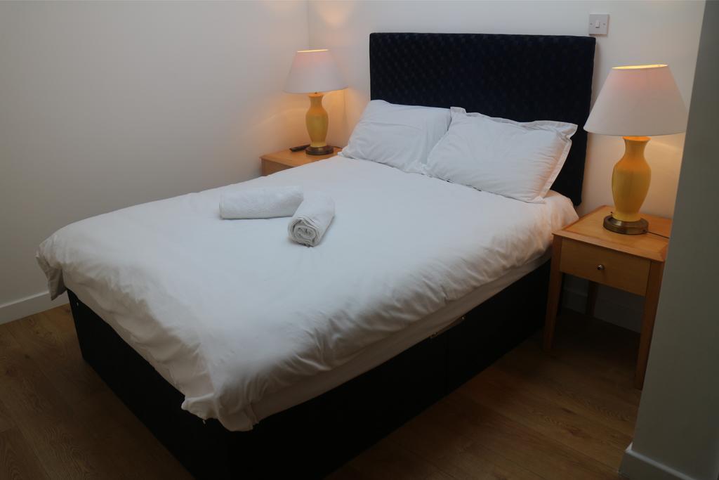 Oscar Lodge Northampton Room photo